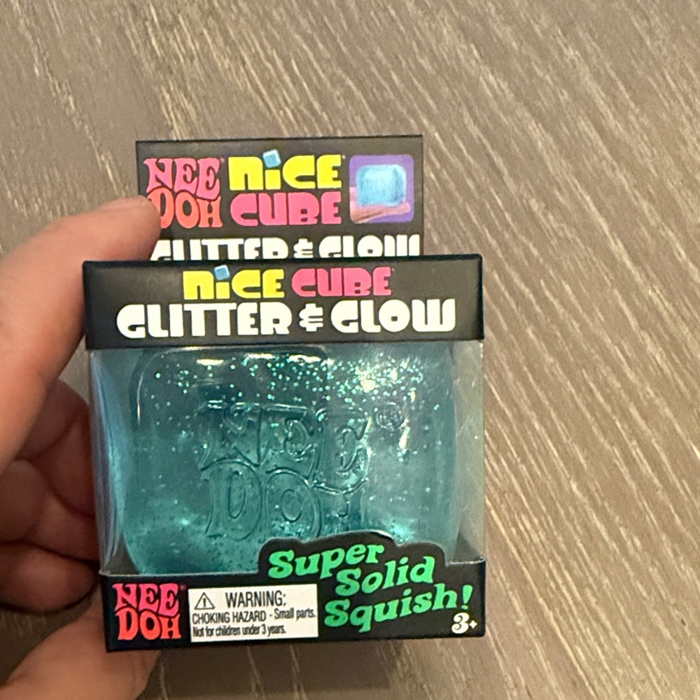 Nice Cube Glitter & Glow Super Solid Squish - Blue - Picture 6 of 6